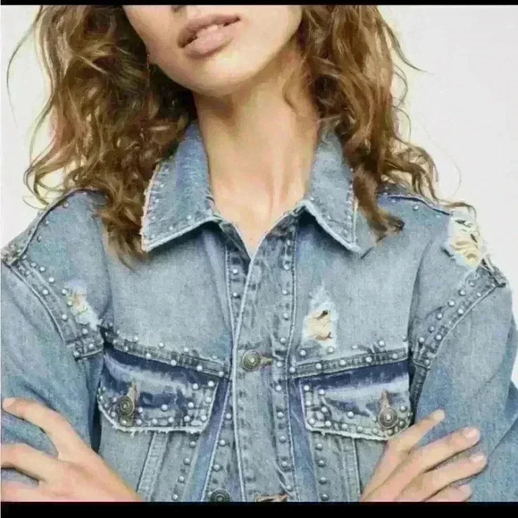 Free People Women’s Oversized Distressed Denim Jacket. Size small. - Picture 2 of 9